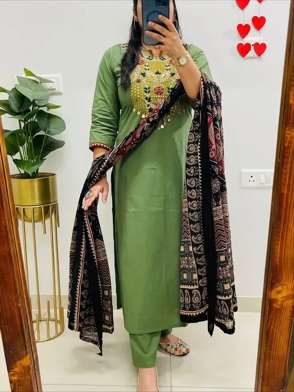Light_Green_Cotton_Kurta_Pant_Set_With_Floral_Printed_Dupatta_For_Women