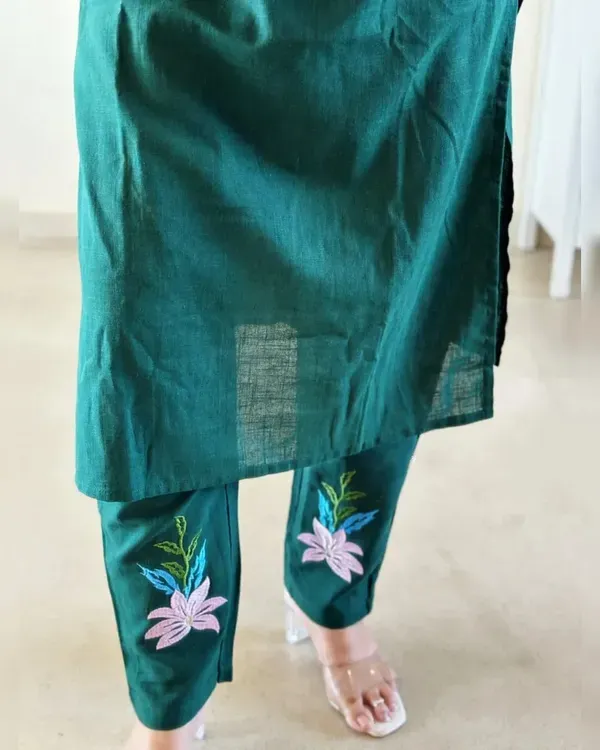 Bottel_Green_Cotton_Slub_Floral_Embroidery_Kurta_Pant_Set_With_Dupatta_For_Women
