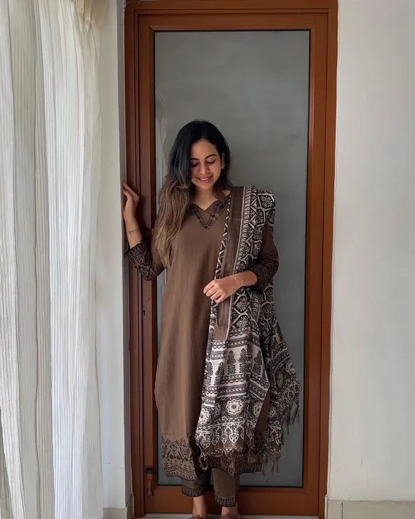 Brown_Cotton_Slub_Embroidered_Straight_Kurta_Pant_Set_With_Kalamkari_Dupatta_For_Women