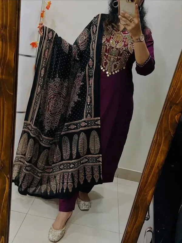 Purple_Cotton_60'60_Floral_Embriodery_Kurta_Set_With_Printed_Dupatta_For_Women
