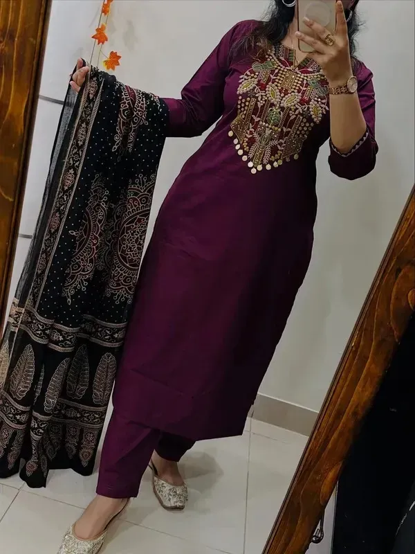 Purple_Cotton_60'60_Floral_Embriodery_Kurta_Set_With_Printed_Dupatta_For_Women