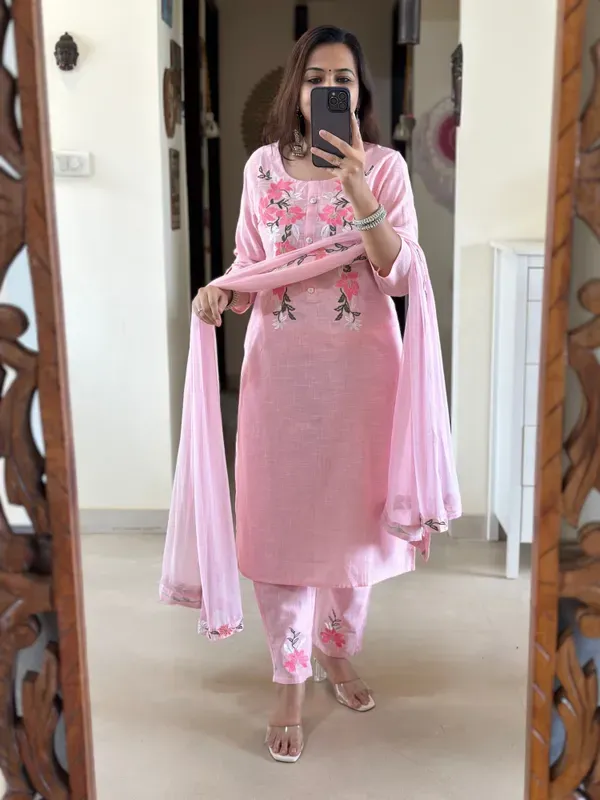 Baby_Pink_Cotton_Slub_Floral_Embroidery_Kurta_Set_With_Nazmin_Dupatta_For_Women