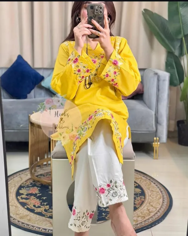 Yellow_Cotton_Embroidered_Kurta_Plazo_Set_For_Women