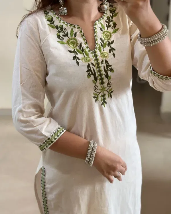 Off_White_Cotton_Flex_Floral_Embroidery_Kurta_Pant_Set_With_Dupatta_For_Women