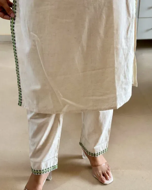 Off_White_Cotton_Flex_Floral_Embroidery_Kurta_Pant_Set_With_Dupatta_For_Women