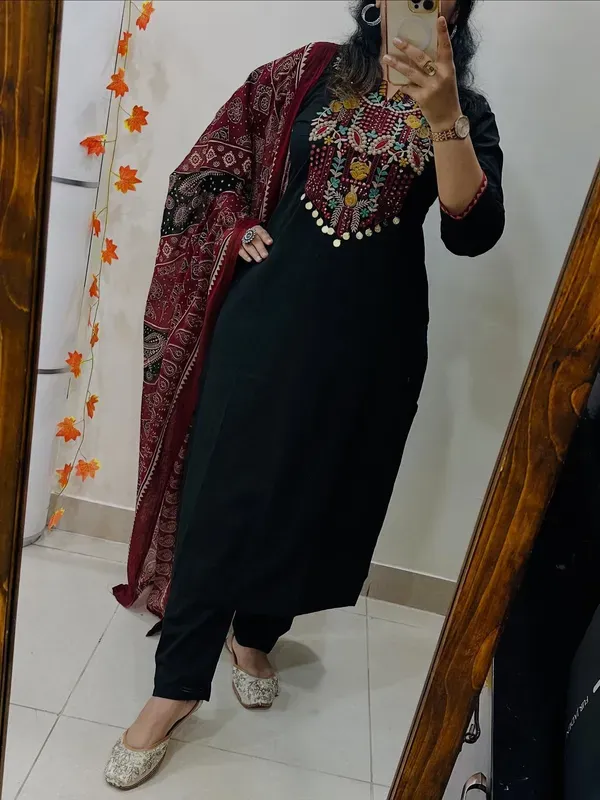 Black_Cotton_Floral_Embriodery_Kurta_Pant_Set_With_Printed_Dupatta_For_Women
