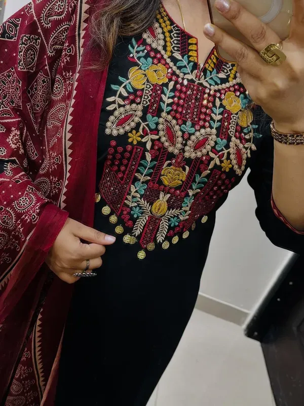 Black_Cotton_Floral_Embriodery_Kurta_Pant_Set_With_Printed_Dupatta_For_Women
