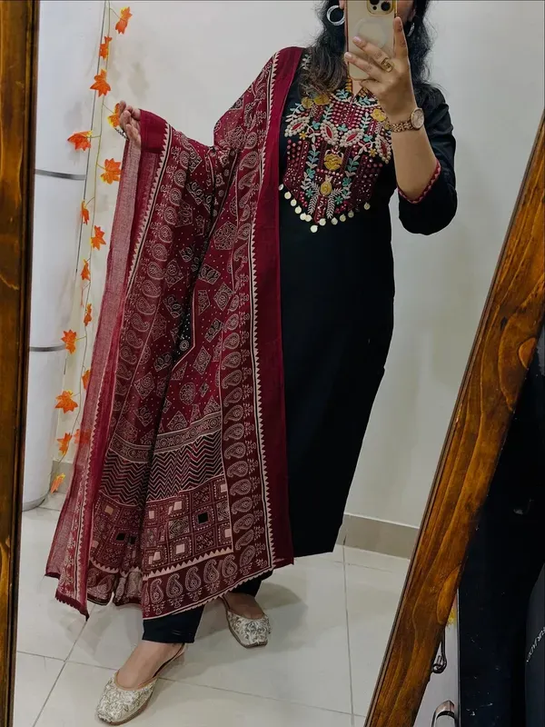 Black_Cotton_Floral_Embriodery_Kurta_Pant_Set_With_Printed_Dupatta_For_Women