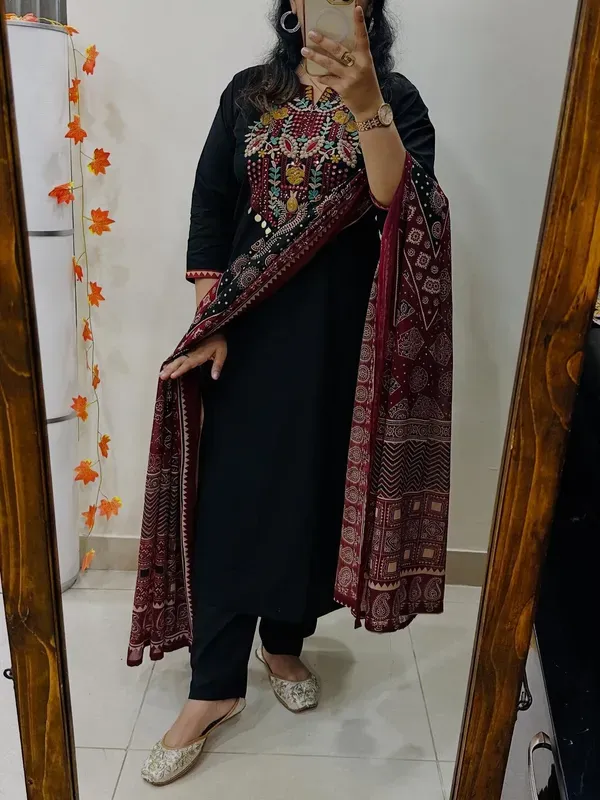 Black_Cotton_Floral_Embriodery_Kurta_Pant_Set_With_Printed_Dupatta_For_Women