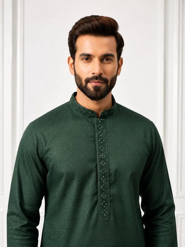 Men_Green_Embroidered_Kurta_Pajama
