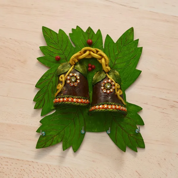Wooden_Green_Leaf_Bell_Motif_Wall-Mounted_Key_Holder