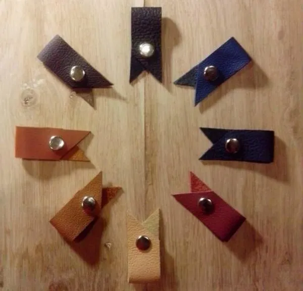 Leather_Cable_Holder_Set_Of_Earphone_Cable