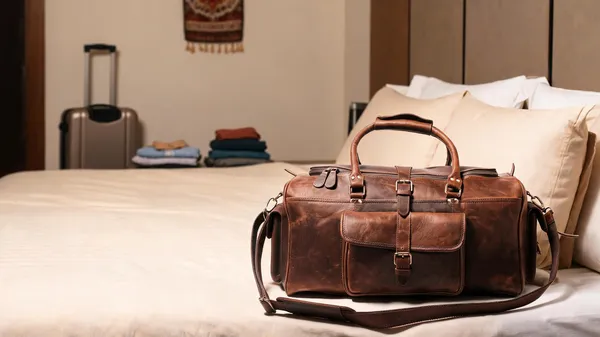 Craftshades_Leather_Duffle_Bag_-_Elegance_And_Functionality_In_One