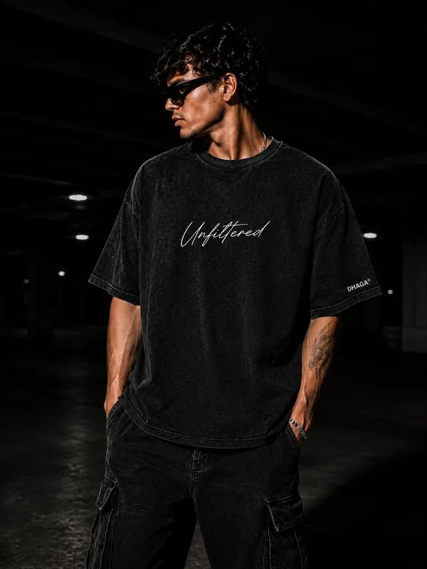 Dhaga_Sassy_Lips_Oversized_Acid_Wash_Tee