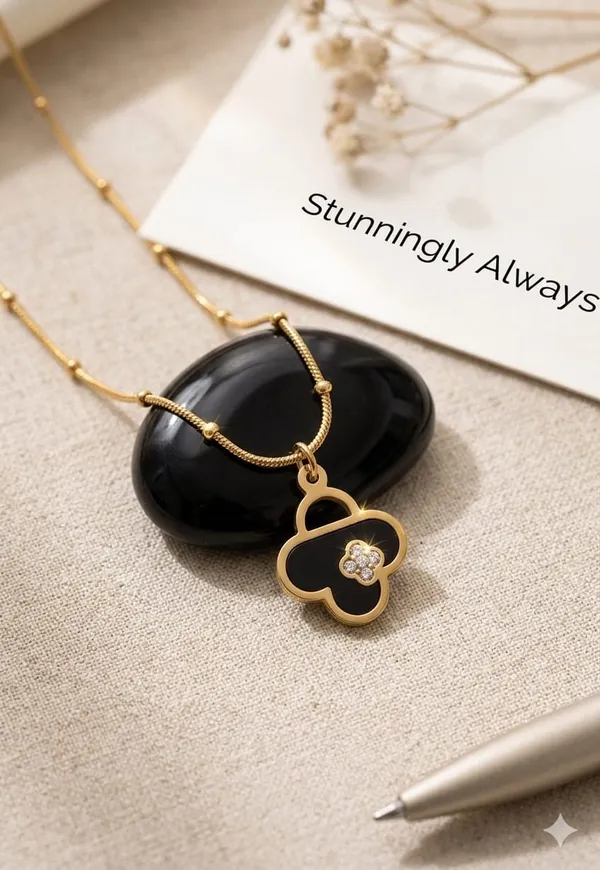 GOLD_CLOVER_STAINLESS_STEEL_NECKLACE