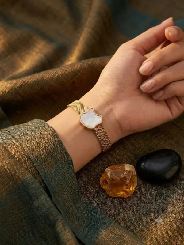 GOLD_APPLE_BRACELET