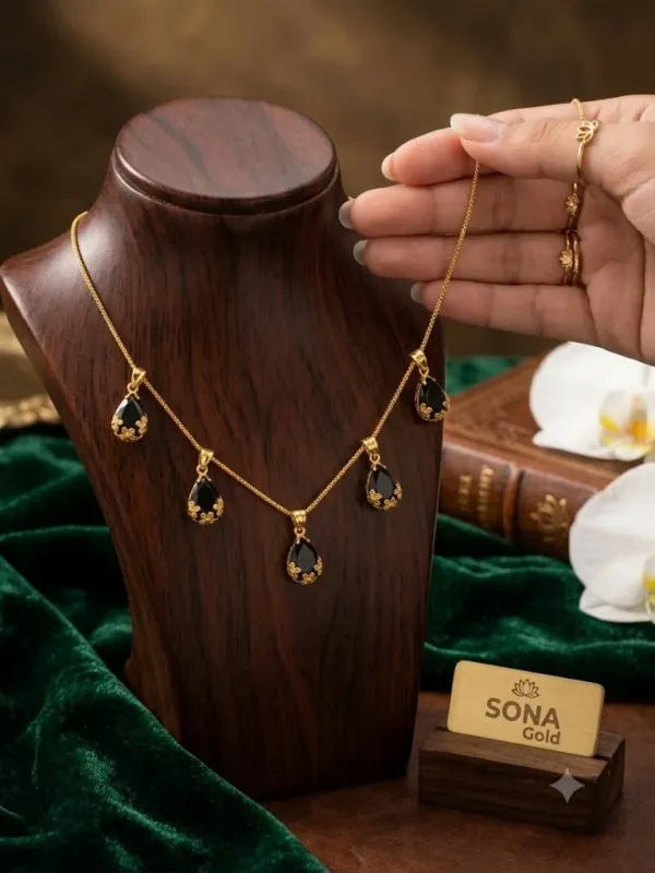 BLACK_TEARDROP_NECKLACE