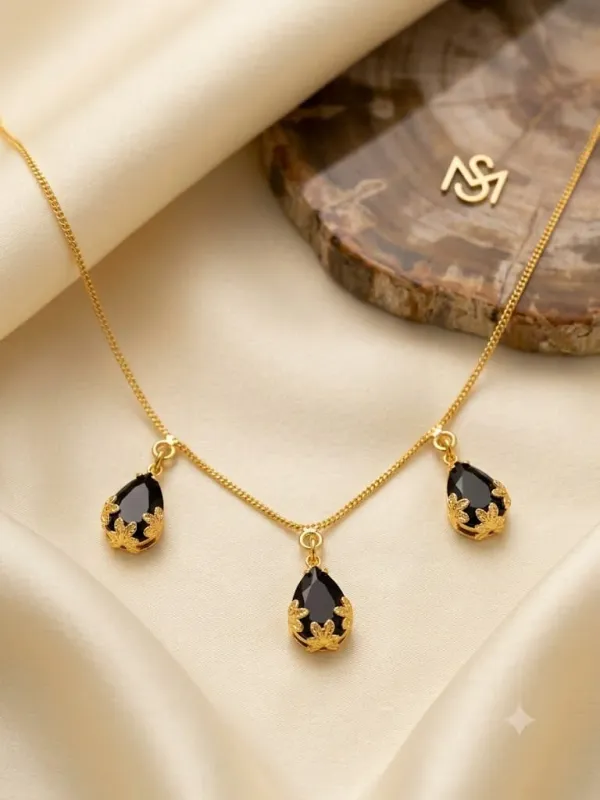 BLACK_TEARDROP_NECKLACE