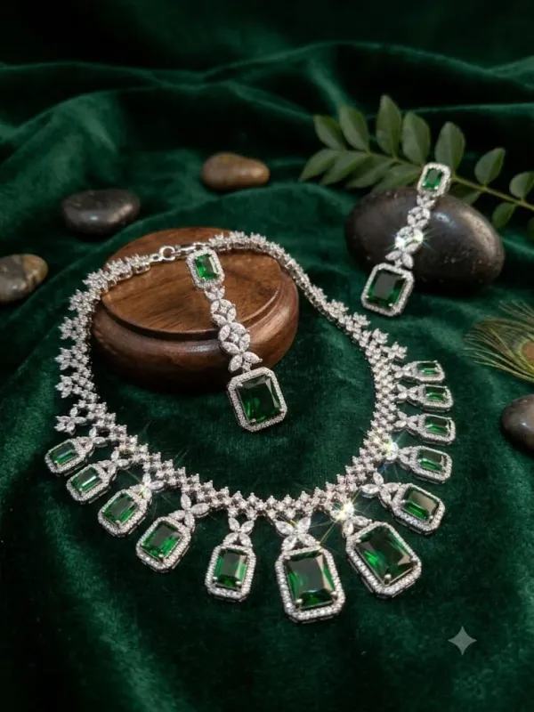PREMIUM_EMERALD_NECKLACE_AND_EARRING_SET