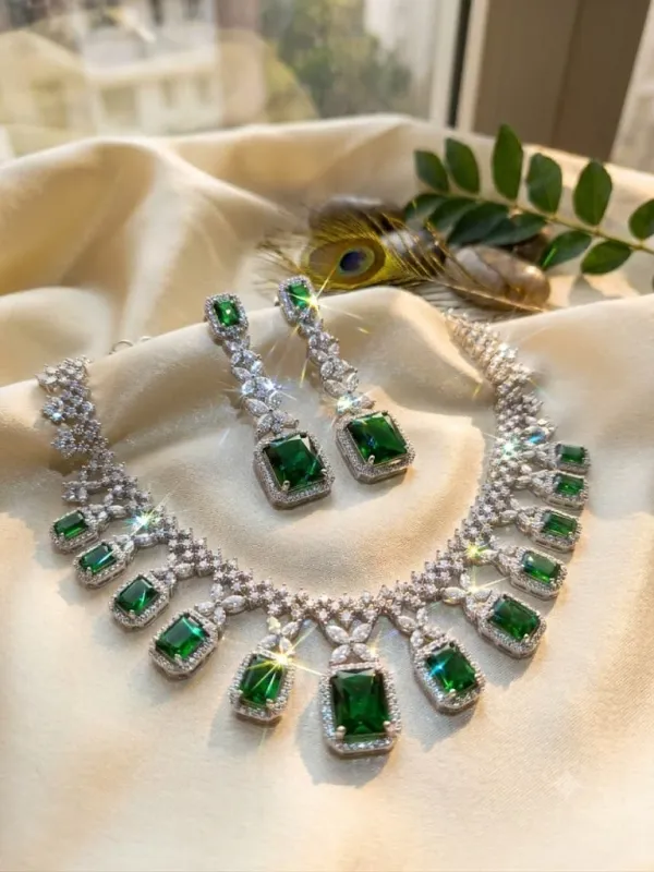 PREMIUM_EMERALD_NECKLACE_AND_EARRING_SET