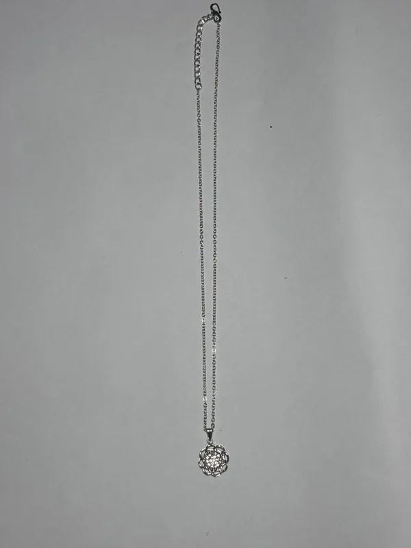 Silver_Tone_Pendant_Necklace_for_Women