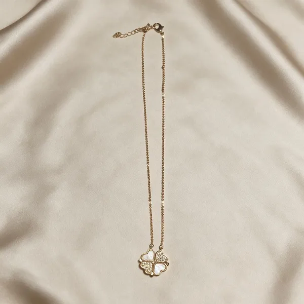 Gold_Alloy_Floral_Pendant_Necklace_For_Women