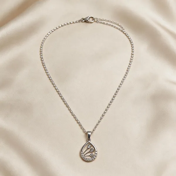 Silver_Alloy_Oval_Pendant_Chain_Necklace_For_Women