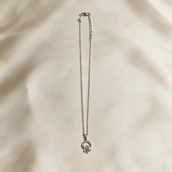 Silver_Alloy_Floral_Circular_Pendant_Necklace_For_Women