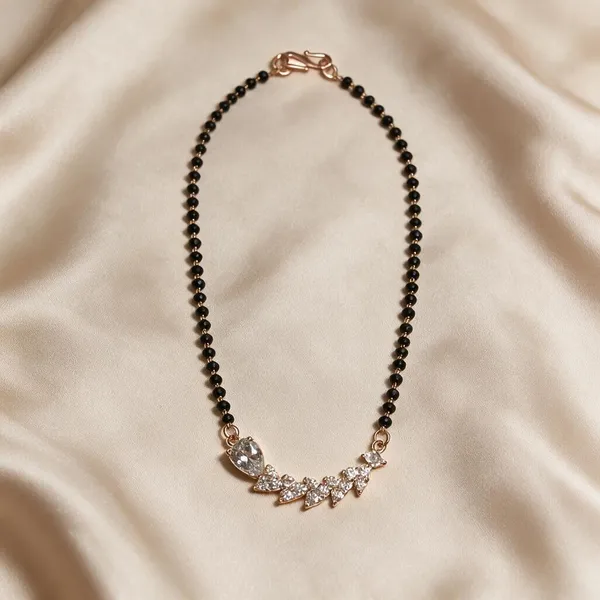Black_Alloy_Beaded_Floral_Pendant_Necklace_For_Women
