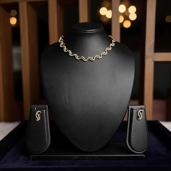 Golden_Brass_Link_Chain_Necklace_Set_For_Women