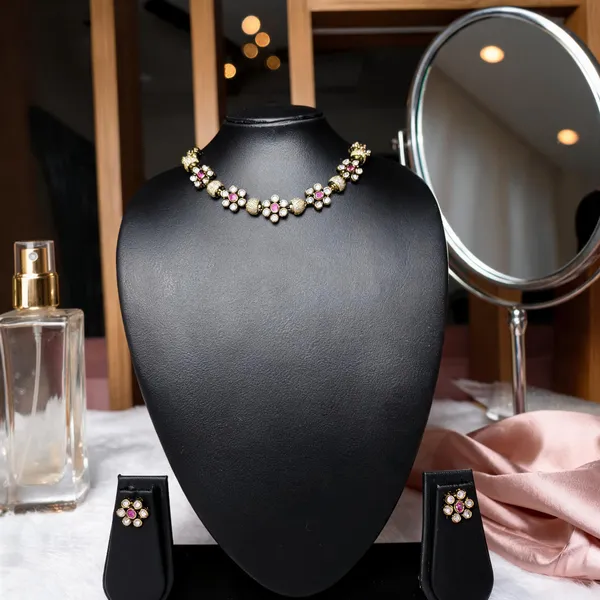 Silver_Brass_Black_Floral_Stone_Necklace_Set_For_Women