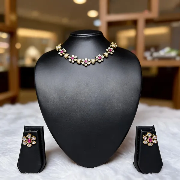 Silver_Brass_Black_Floral_Stone_Necklace_Set_For_Women