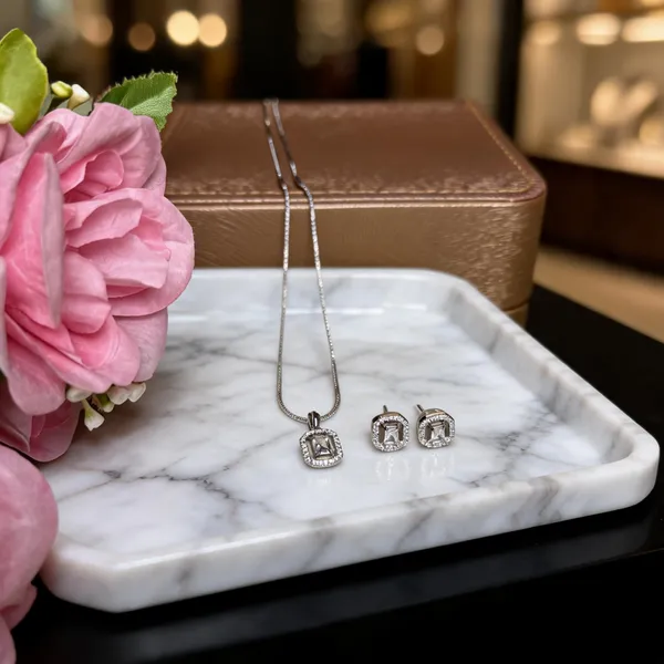 Silver_Brass_Geometric_Pendant_Set_For_Women