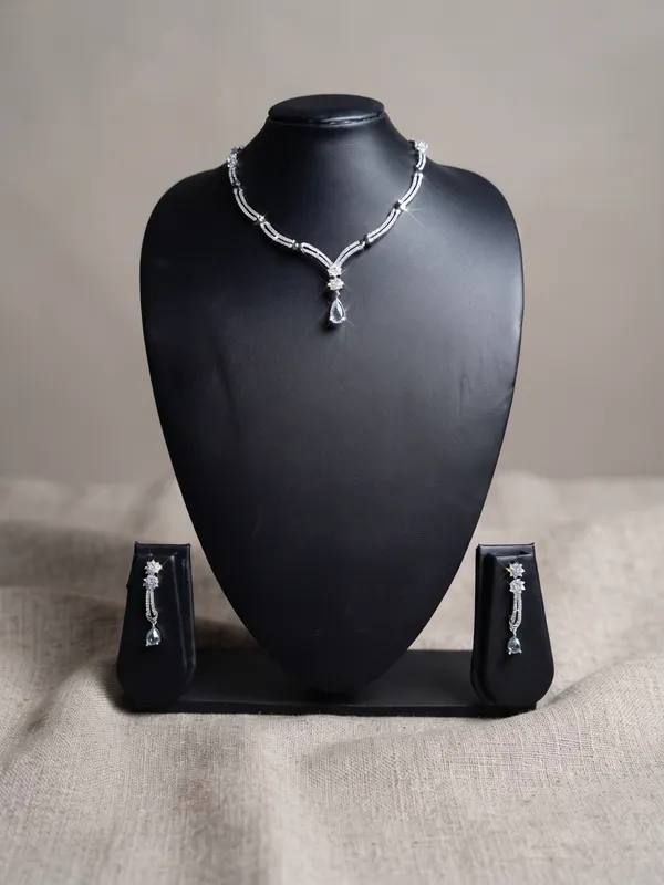 Silver_Brass_Floral_Necklace_And_Earrings_Set_For_Women