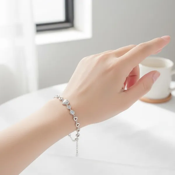 Silver_Heart_Charm_Bracelet_For_Women