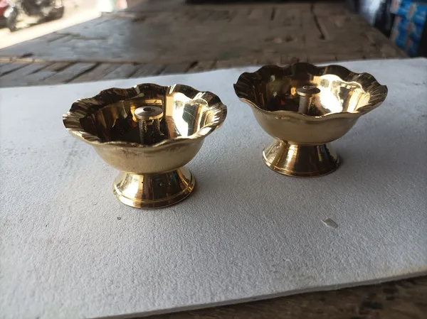 Brass_Traditional_Plain_Diya_Set