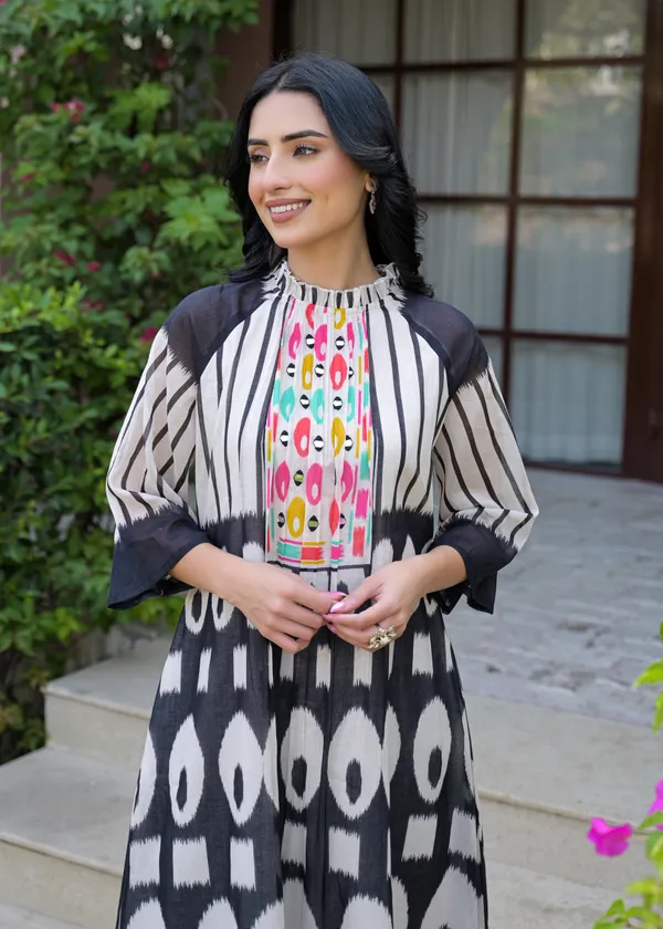 Black_White_Cotton_A-Line_Printed_Kurta_For_Women