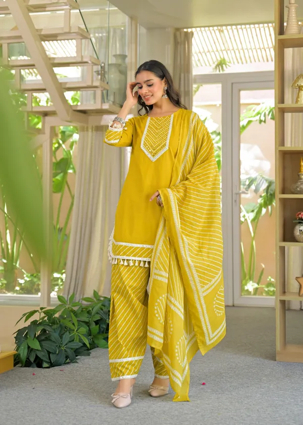 Yellow_Mul_Cotton_Three_Piece_Suit_Set_For_Women