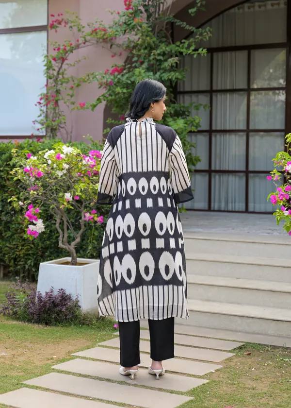 Black_White_Cotton_A-Line_Printed_Kurta_For_Women