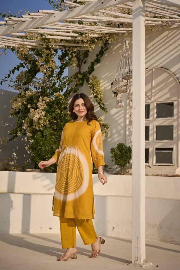 Mustard_Yellow_Cotton_Tie-Dye_Straight_Kurta_Pant_Set_For_Women