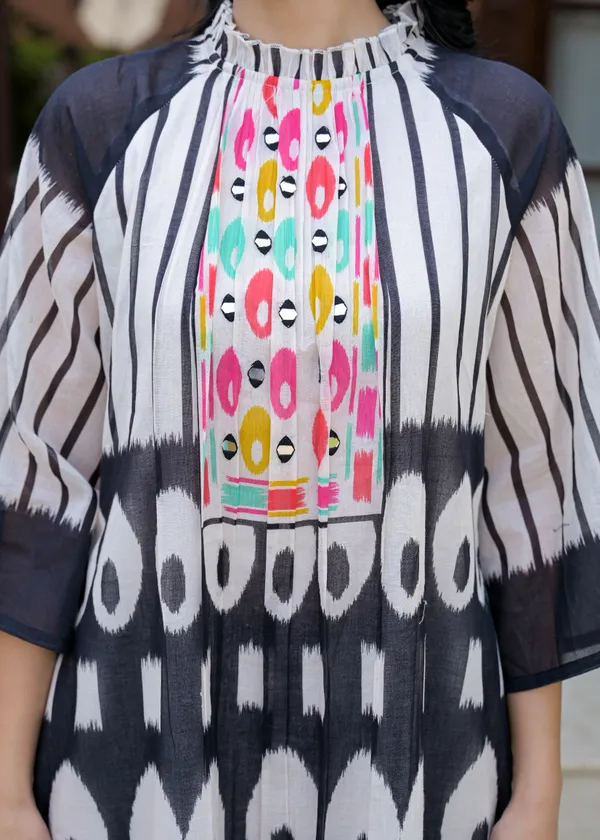 Black_White_Cotton_A-Line_Printed_Kurta_For_Women