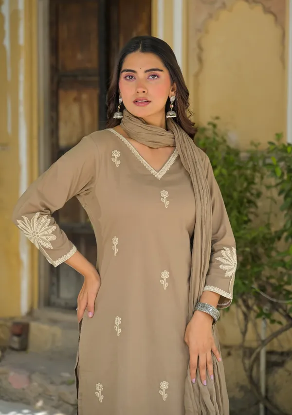 Beige_Mul_Cotton_Three_Piece_Suit_Set_For_Women