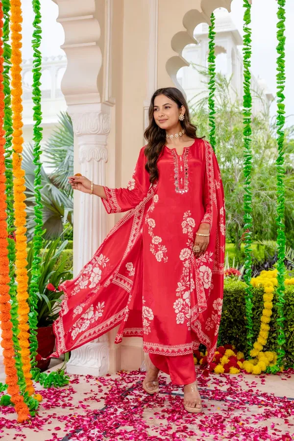 Red_Crepe_Three_Piece_Suit_Set_For_Women