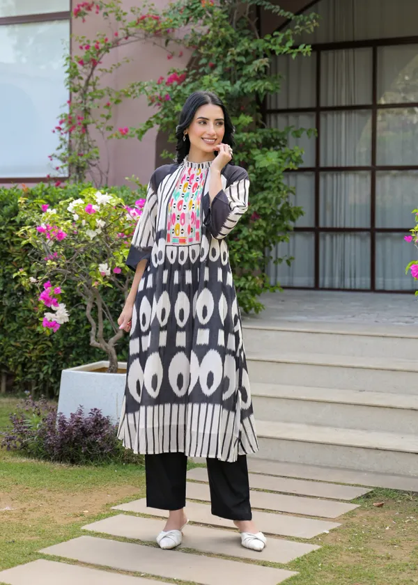 Black_White_Cotton_A-Line_Printed_Kurta_For_Women