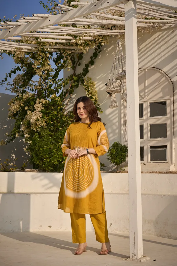 Mustard_Yellow_Cotton_Tie-Dye_Straight_Kurta_Pant_Set_For_Women