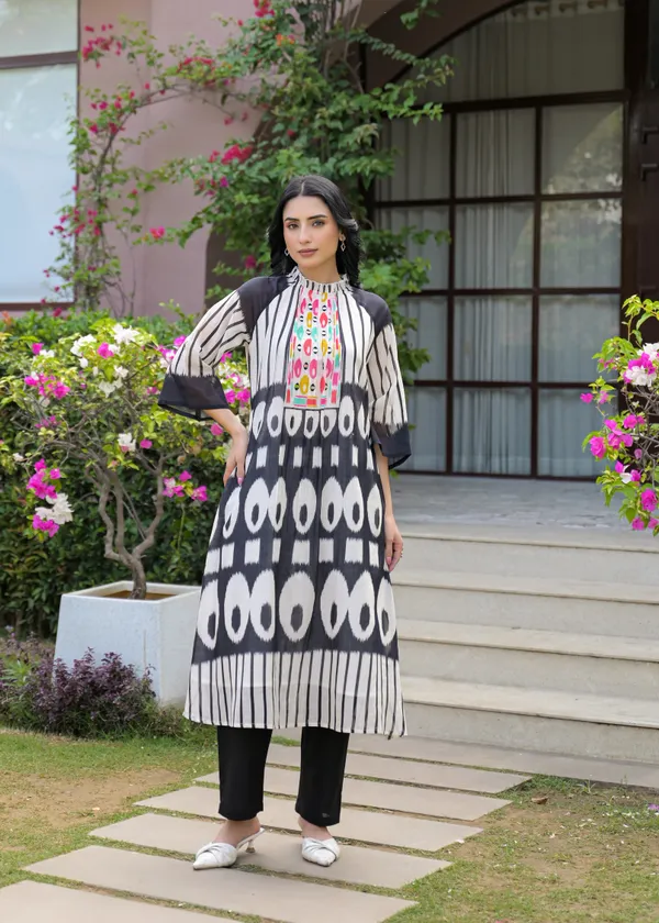 Black_White_Cotton_A-Line_Printed_Kurta_For_Women