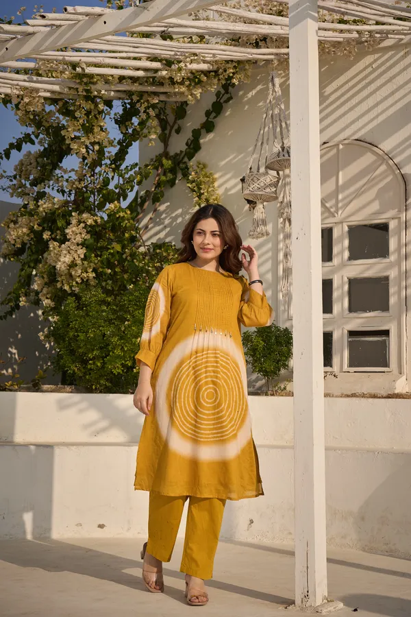 Mustard_Yellow_Cotton_Tie-Dye_Straight_Kurta_Pant_Set_For_Women