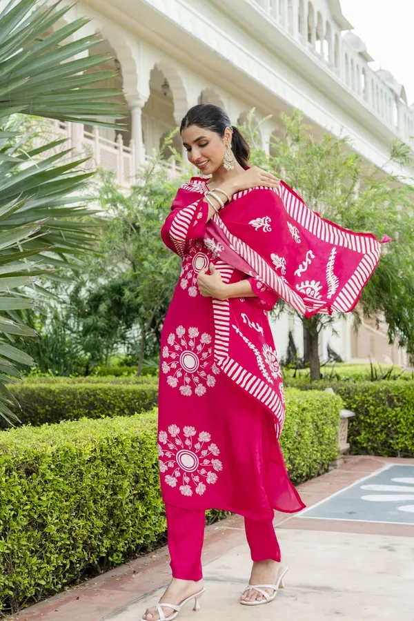 Pink_Crepe_Three_Piece_Suit_Set_For_Women