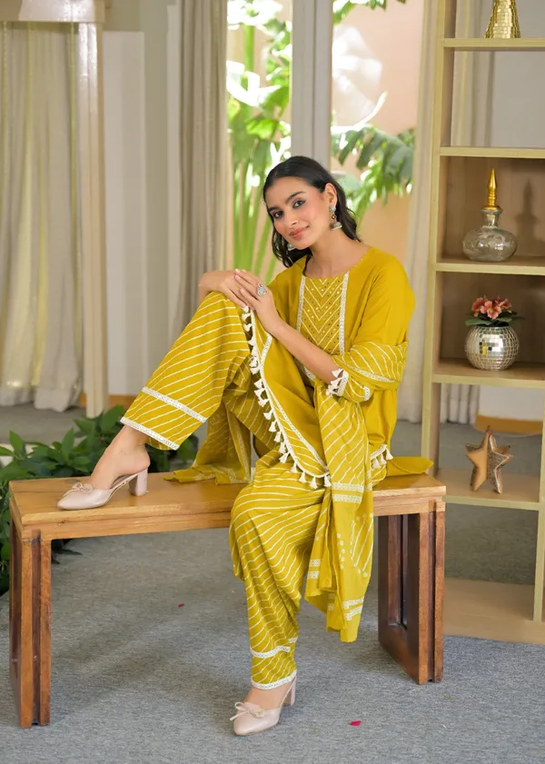 Yellow_Mul_Cotton_Three_Piece_Suit_Set_For_Women
