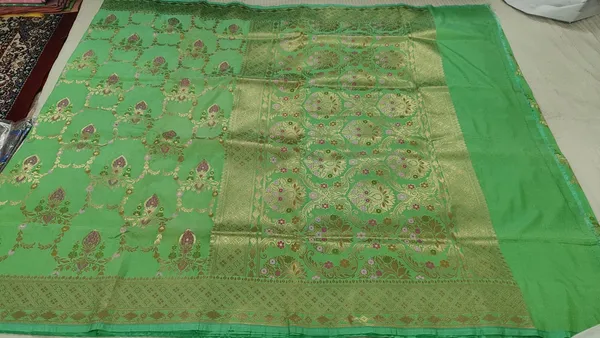 Green_Katan_Silk_Gold_Zari_Floral_Woven_Banarasi_Saree_For_Women